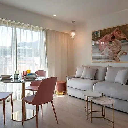Apart-hotel Résidence Hôtelière Chambord Au Coeur De - Entièrement Rénovée 3*
