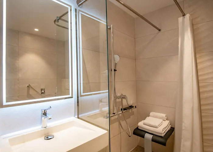 Hoteliere Chambord Au Coeur De - Entierement Renovee