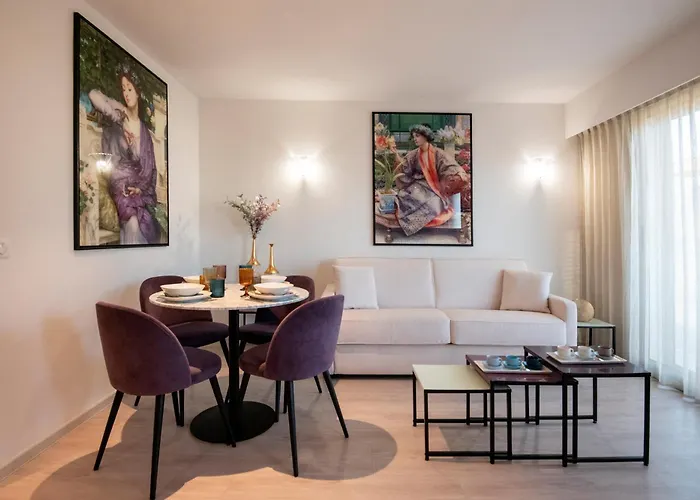 Appart hôtel Résidence Hôtelière Chambord Au Coeur De - Entièrement Rénovée 3*