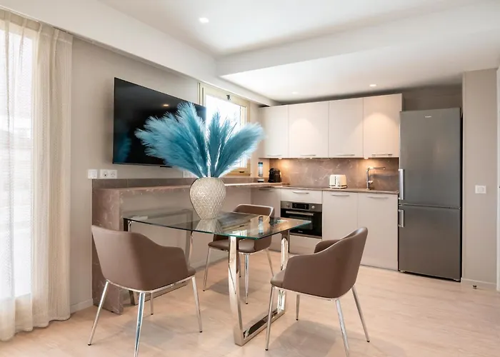 Appart hôtel Résidence Hôtelière Chambord Au Coeur De - Entièrement Rénovée 3*