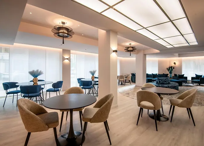 Appart hôtel Résidence Hôtelière Chambord Au Coeur De - Entièrement Rénovée